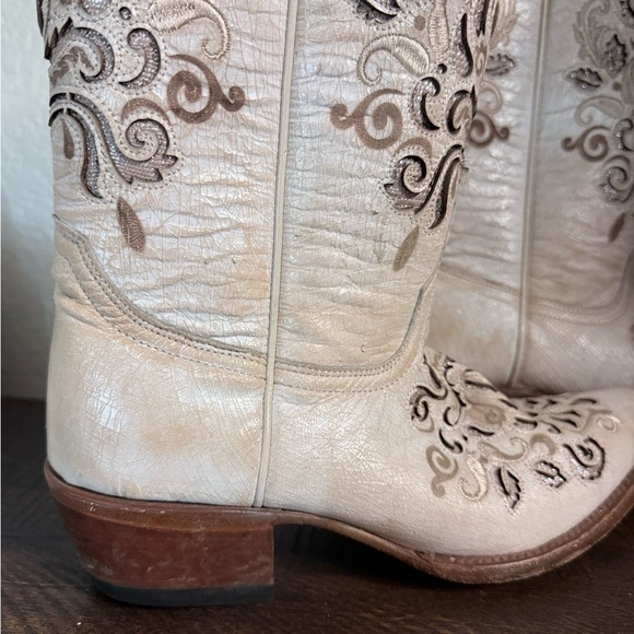 Embroidered Cream Western Cowgirl Boots - Picture 7 of 10